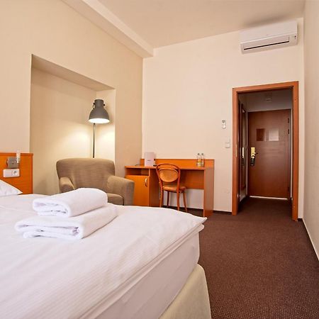 Wine Wellness Hotel Amande Hustopece Bagian luar foto