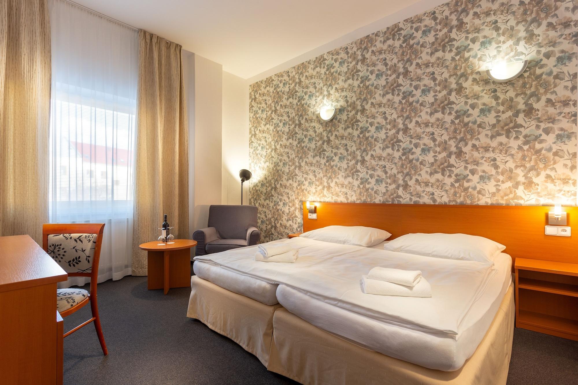 Wine Wellness Hotel Amande Hustopece Bagian luar foto