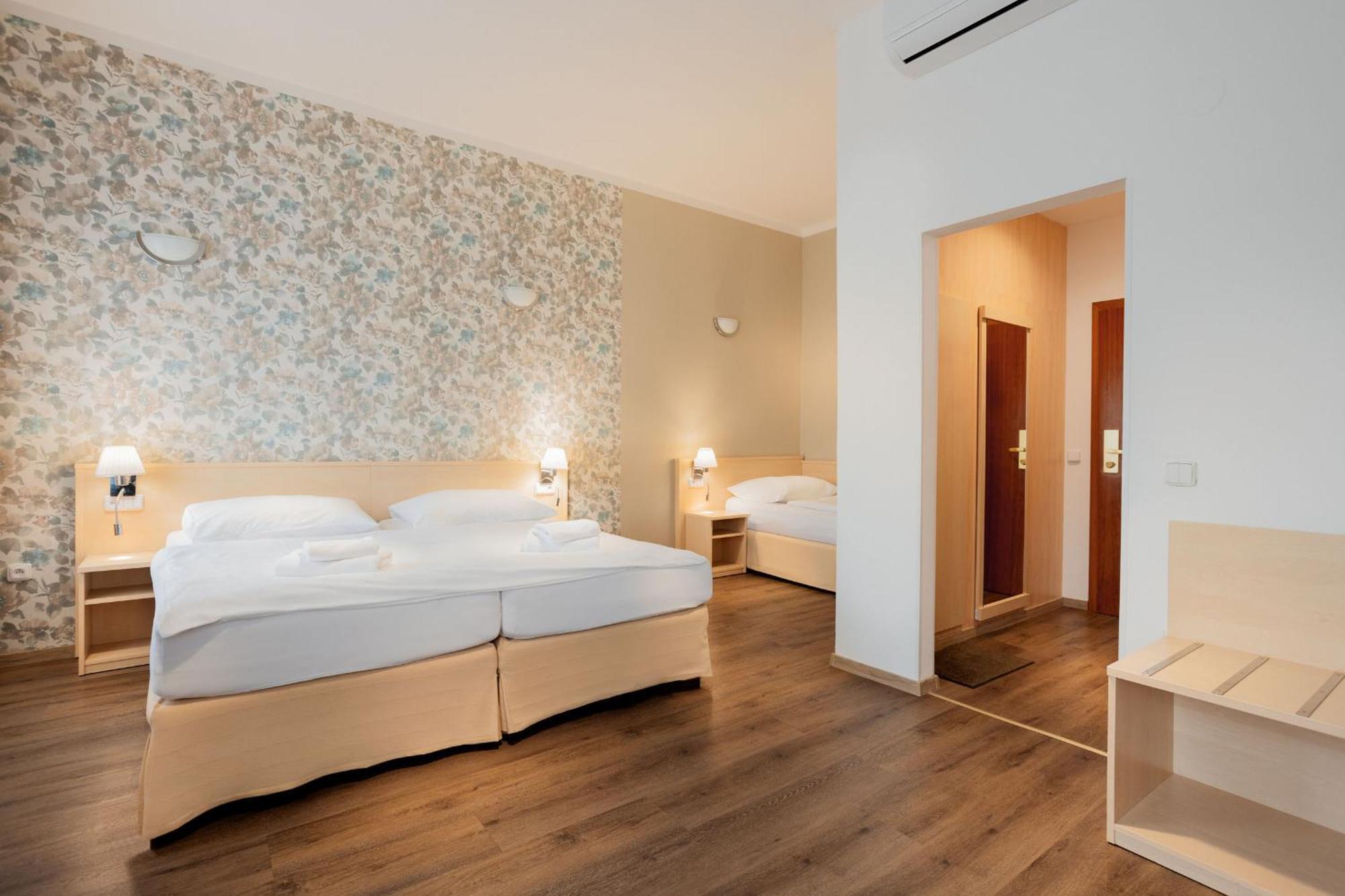 Wine Wellness Hotel Amande Hustopece Bagian luar foto