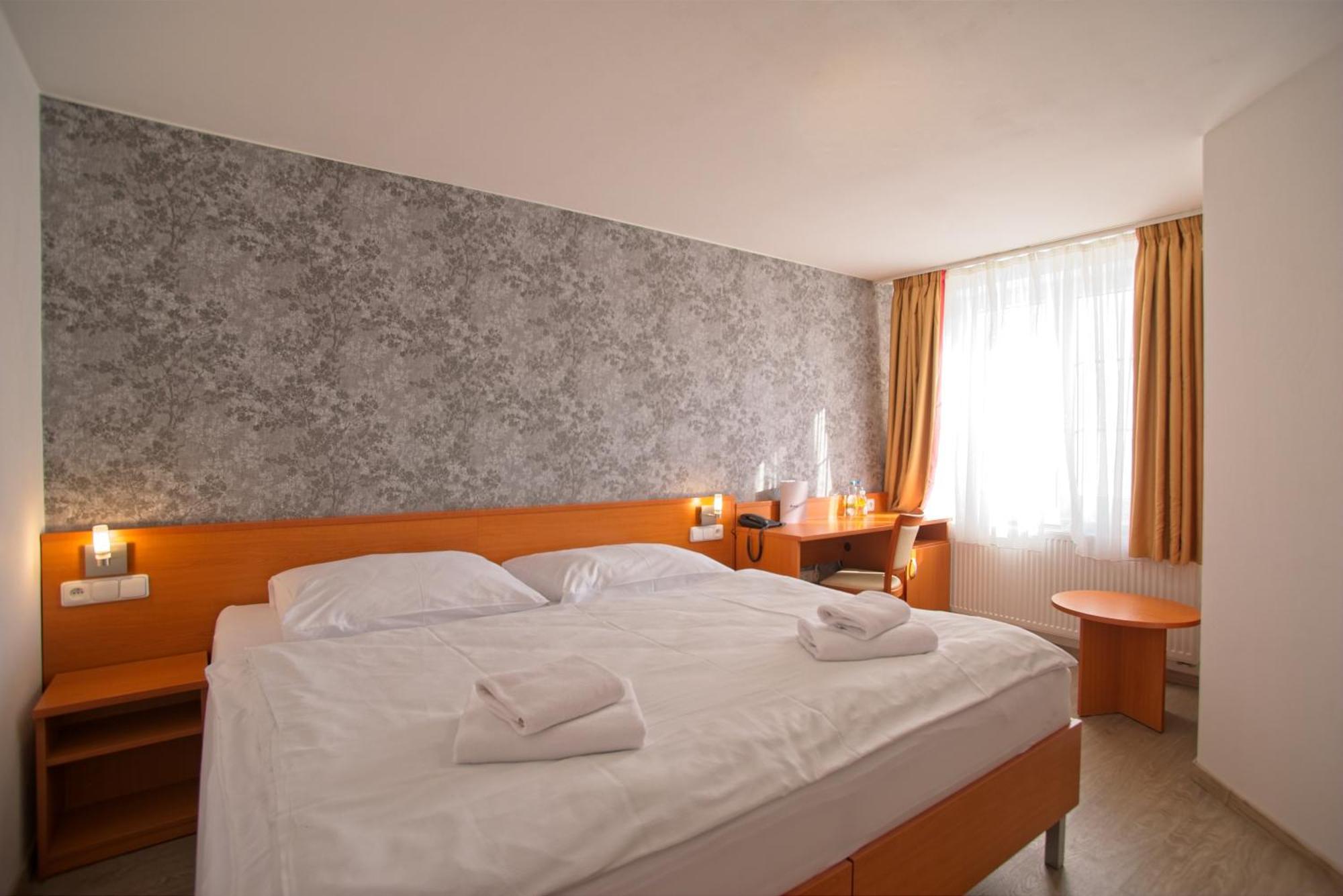Wine Wellness Hotel Amande Hustopece Bagian luar foto