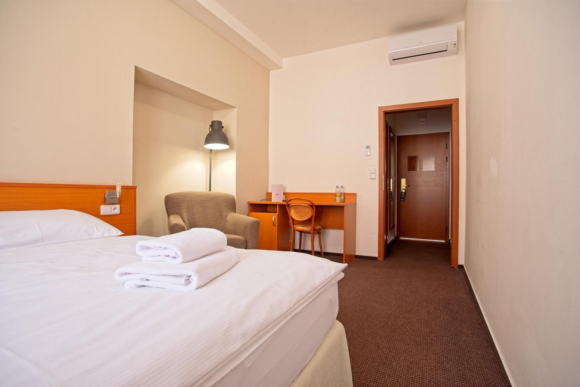 Wine Wellness Hotel Amande Hustopece Bagian luar foto