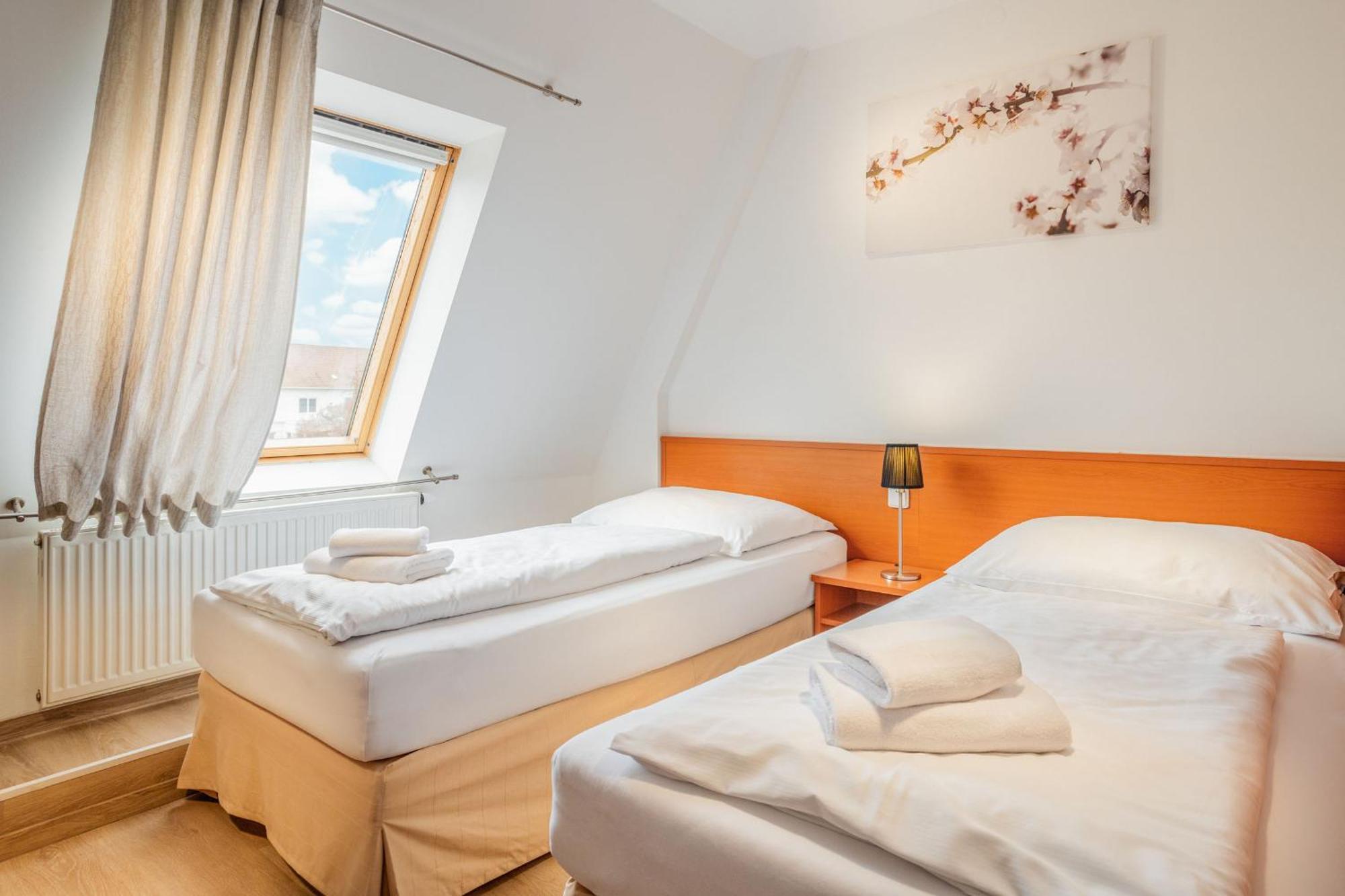 Wine Wellness Hotel Amande Hustopece Bagian luar foto