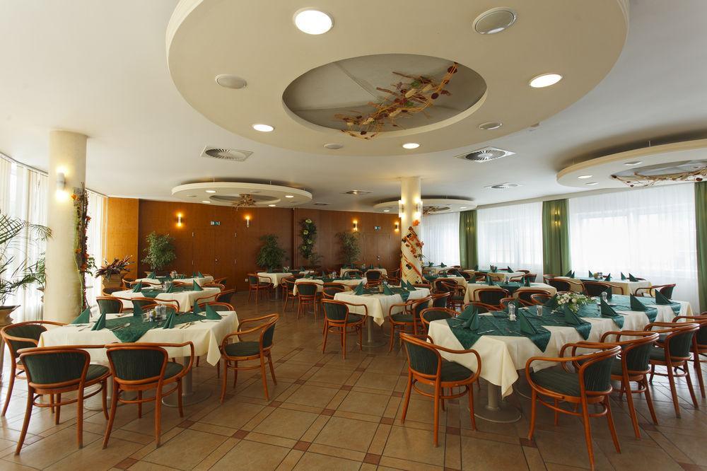 Wine Wellness Hotel Amande Hustopece Bagian luar foto