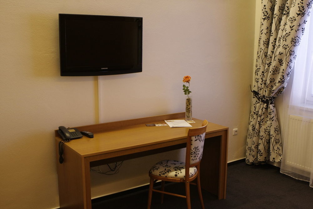 Wine Wellness Hotel Amande Hustopece Bagian luar foto