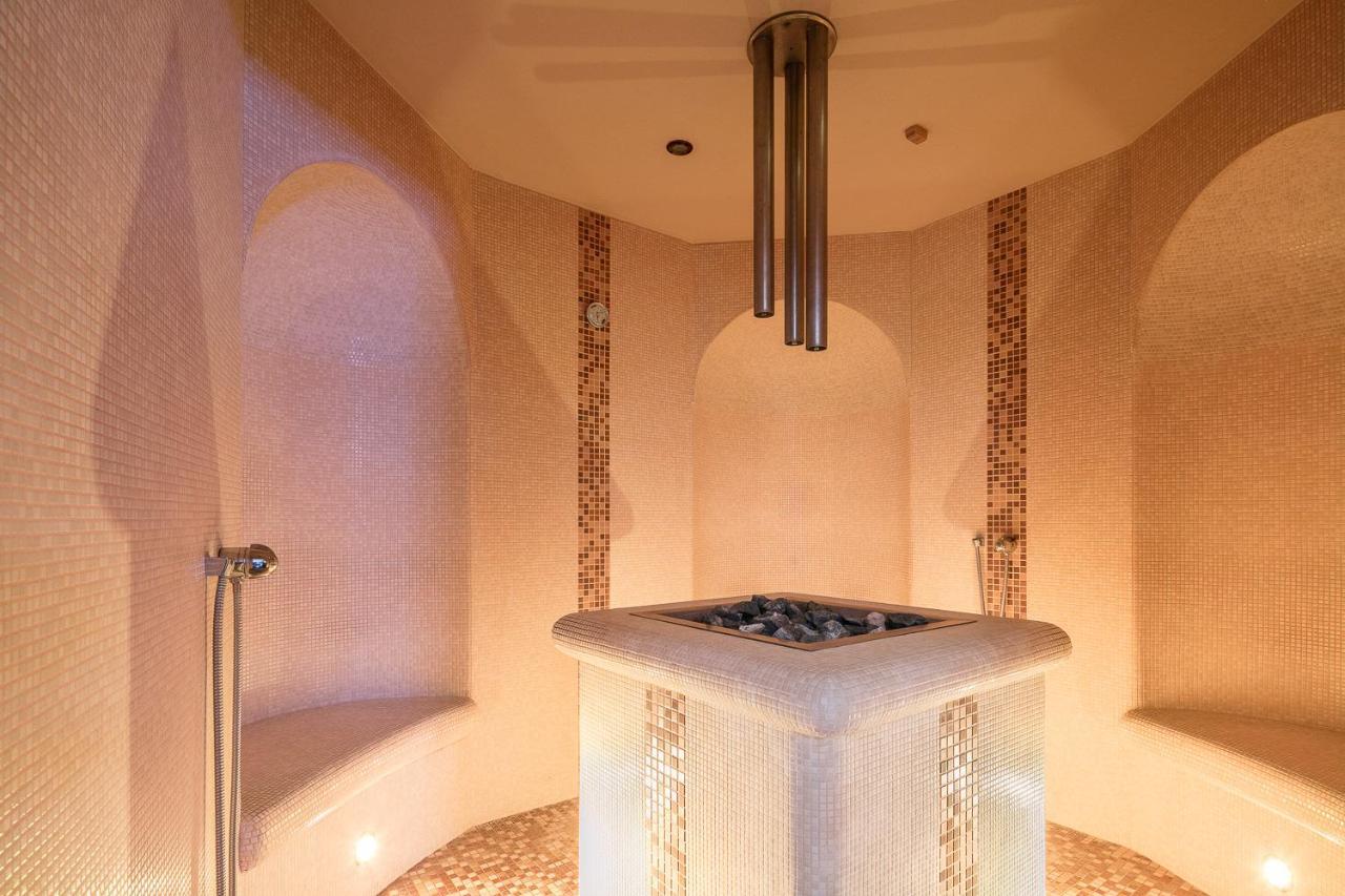 Wine Wellness Hotel Amande Hustopece Bagian luar foto