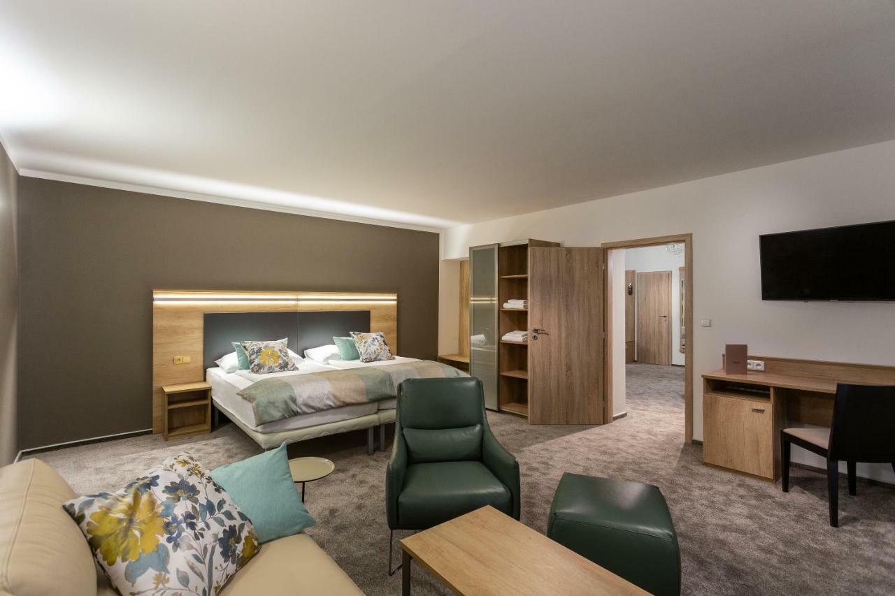 Wine Wellness Hotel Amande Hustopece Bagian luar foto